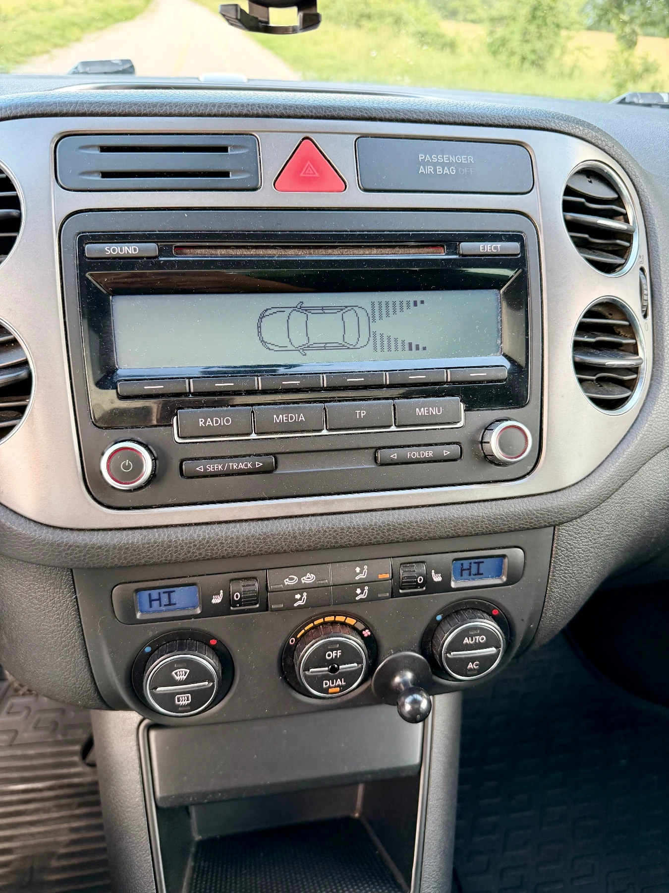 VW Tiguan 2.0 TSI * 4Motion* Panorama* PDC* Germany* , снимка 15 - Автомобили и джипове - 54769199
