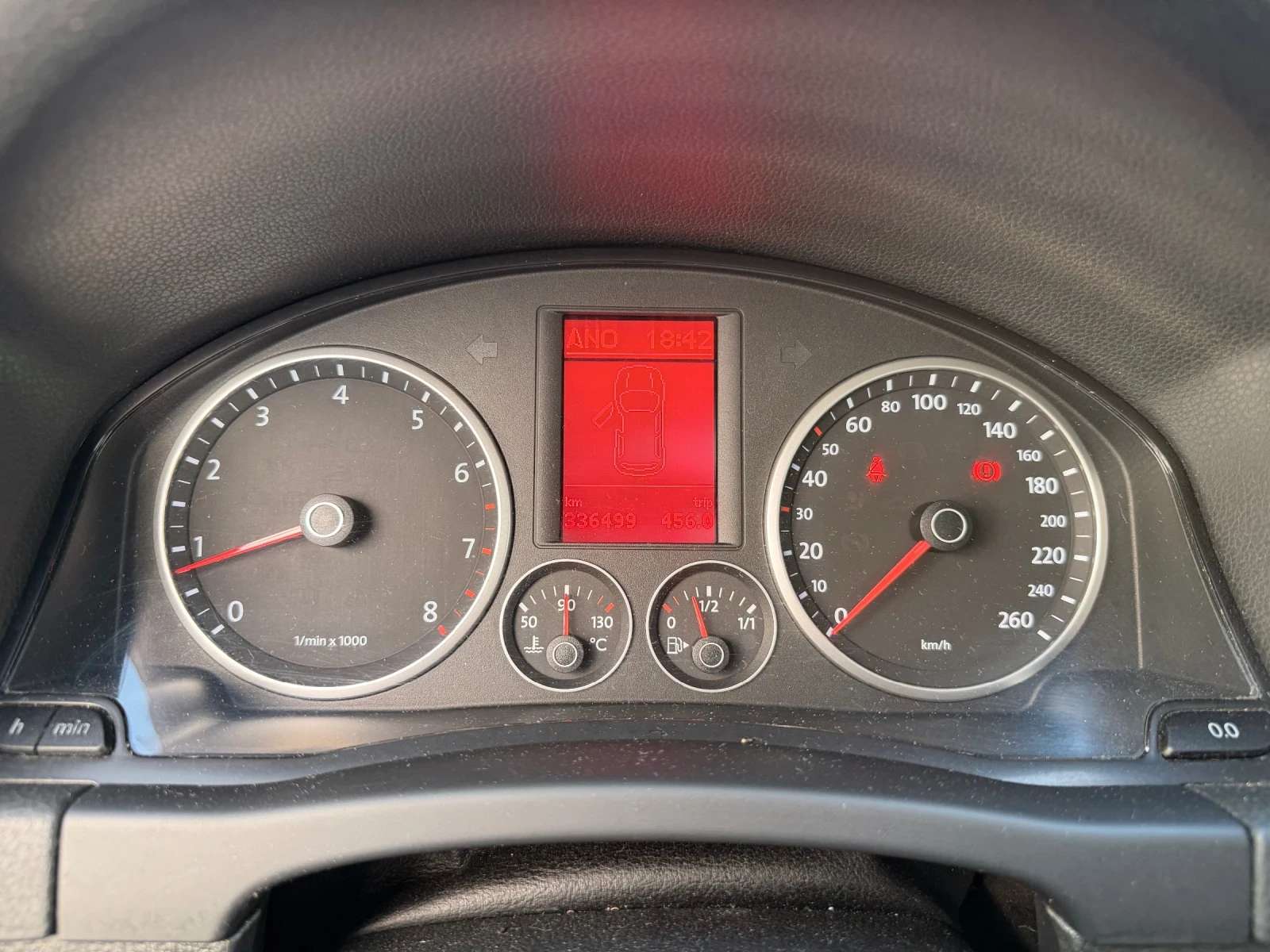 VW Tiguan 2.0 TSI * 4Motion* Panorama* PDC* Germany* , снимка 17 - Автомобили и джипове - 54769199