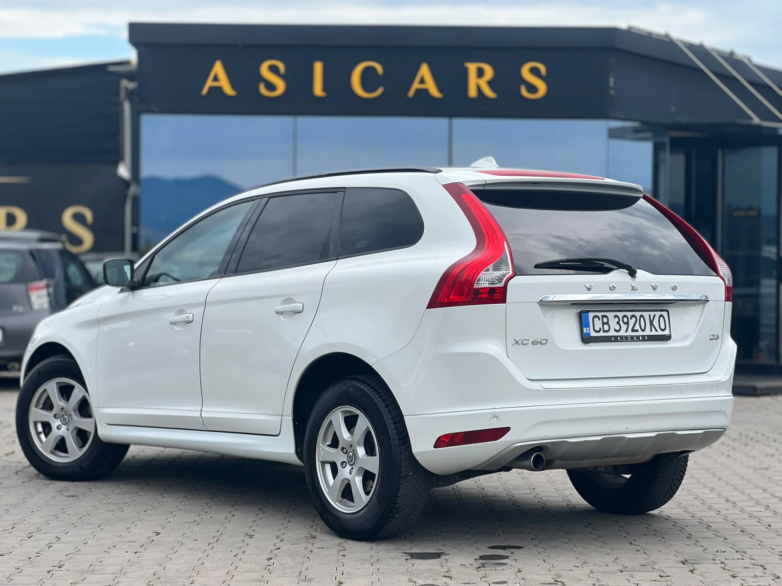 Volvo XC60 / 2.0D / 136HP / AUTOMAT / NAVI /, снимка 3 - Автомобили и джипове - 55218349