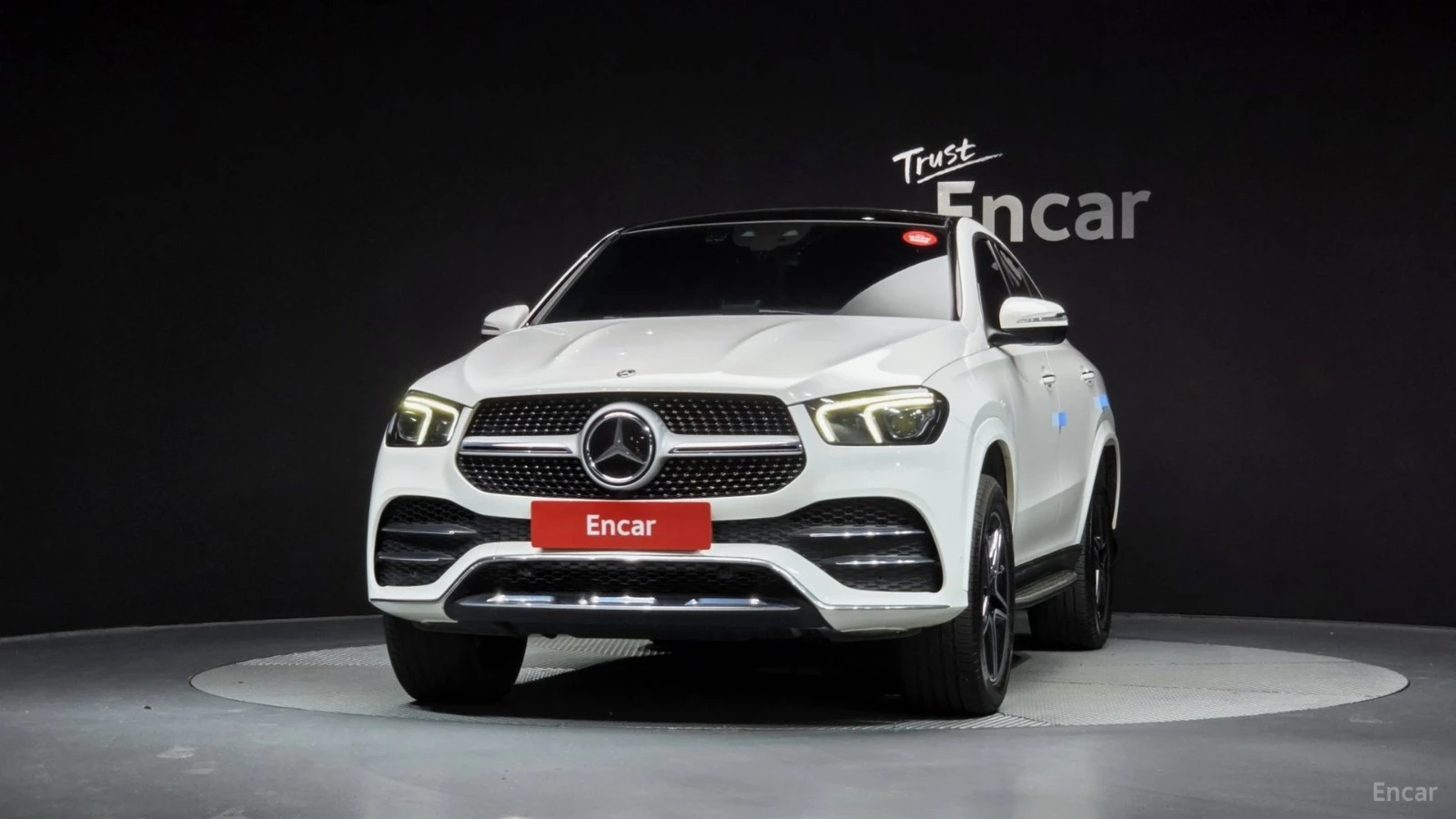 Mercedes-Benz GLE 400 D* 4MATIC* КОЖА* ПОДГРЕВ* ОБДУХВ* BURMASTER* PANO*, снимка 3 - Автомобили и джипове - 55501731