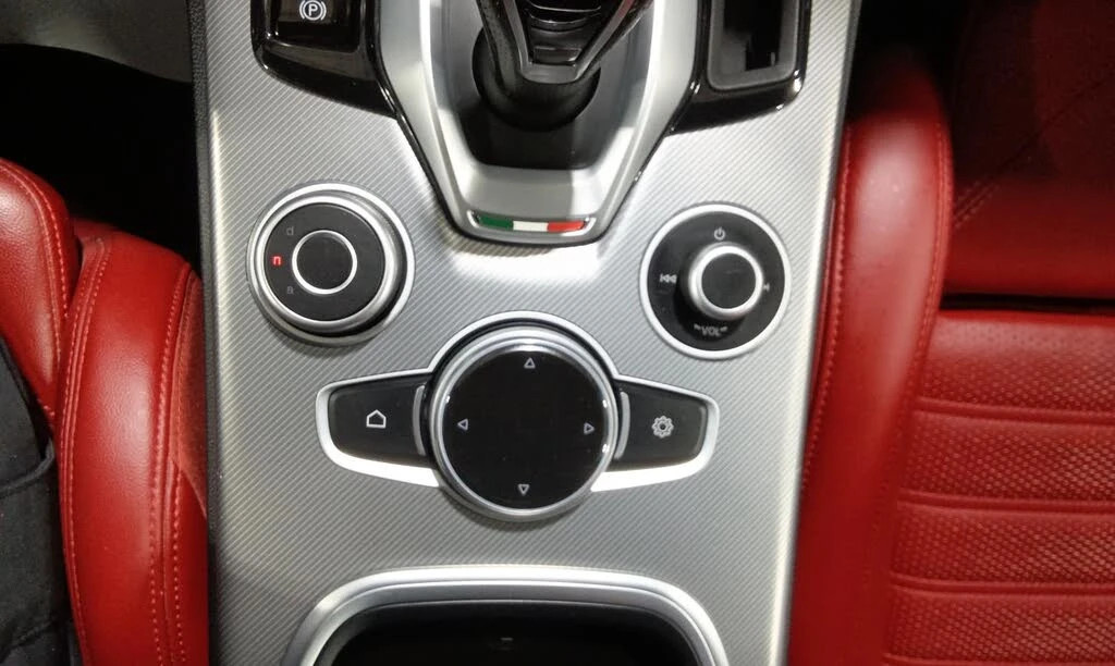 Alfa Romeo Stelvio VELOCE* HARMAN/KARDON* DISTRONIC* КАМЕРА* КРАЙНА Ц, снимка 14 - Автомобили и джипове - 56297551