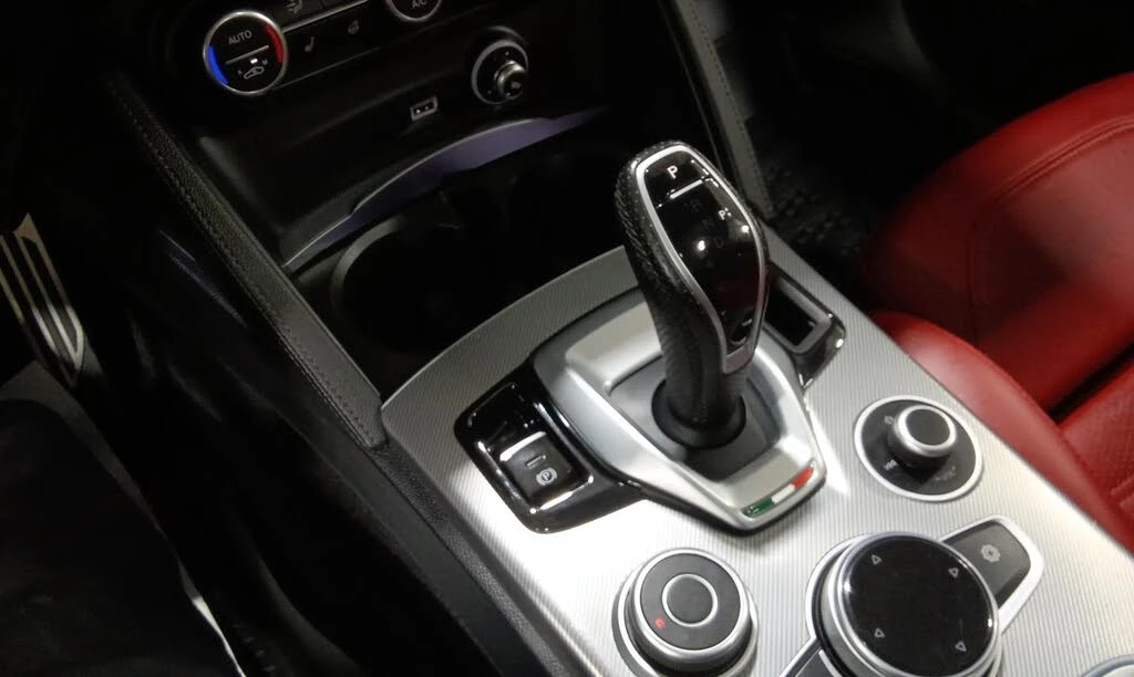 Alfa Romeo Stelvio VELOCE* HARMAN/KARDON* DISTRONIC* КАМЕРА* КРАЙНА Ц, снимка 13 - Автомобили и джипове - 56297551