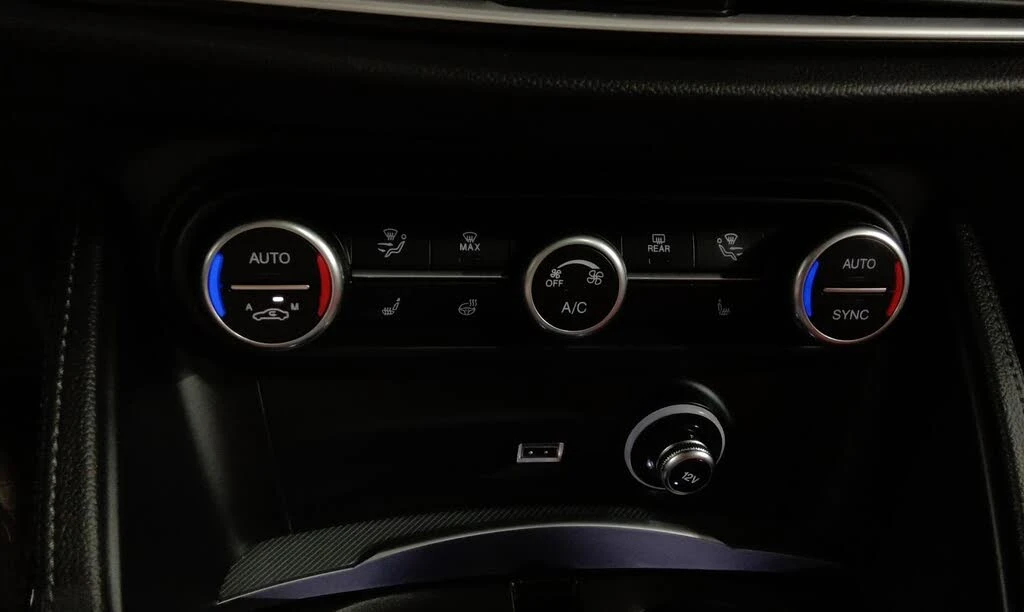 Alfa Romeo Stelvio VELOCE* HARMAN/KARDON* DISTRONIC* КАМЕРА* КРАЙНА Ц, снимка 12 - Автомобили и джипове - 56297551