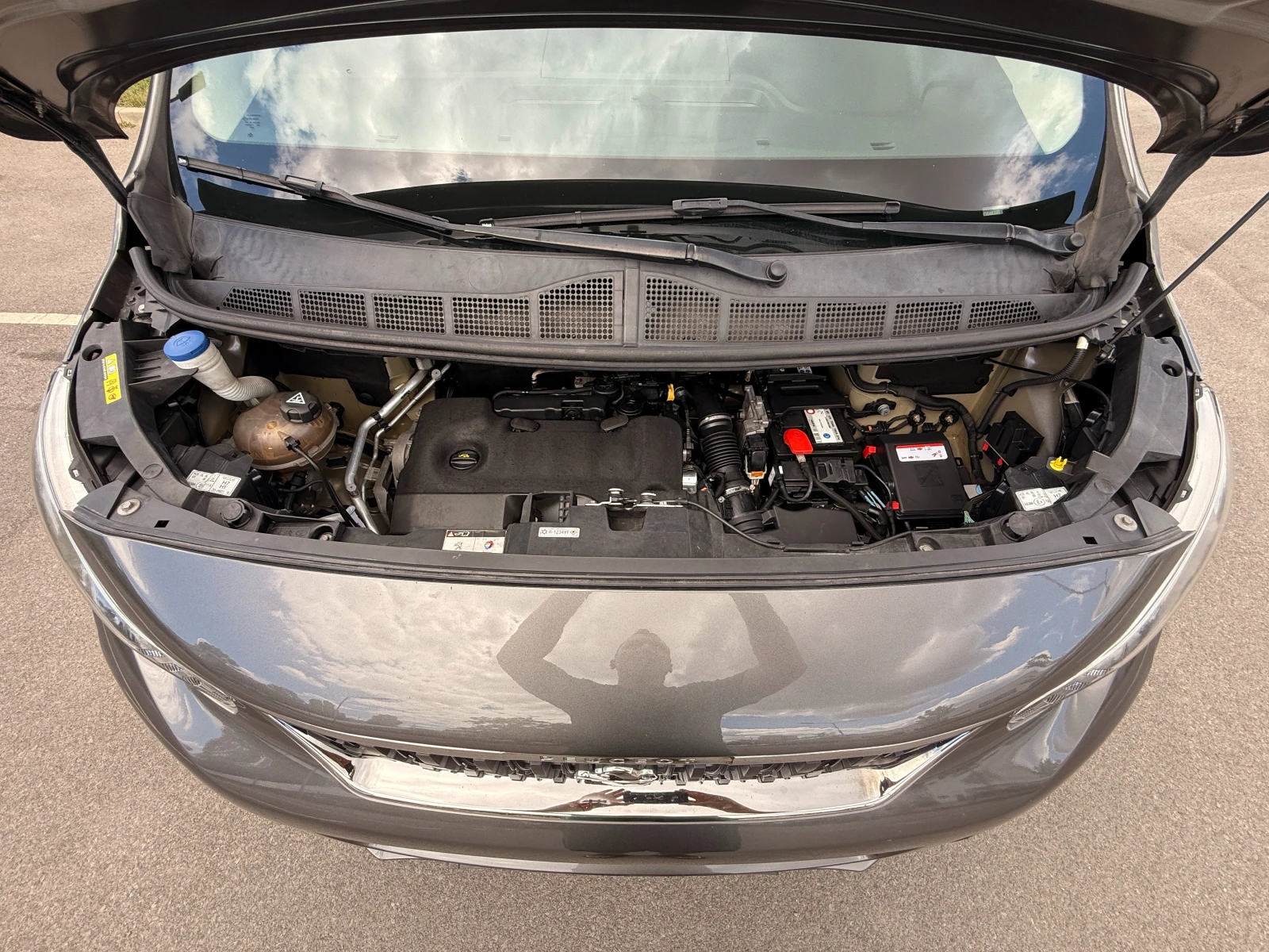 Peugeot Traveller 2.0 HDI* CARPLAY* КАМЕРА* FACELIFT* , снимка 15 - Бусове и автобуси - 55430689