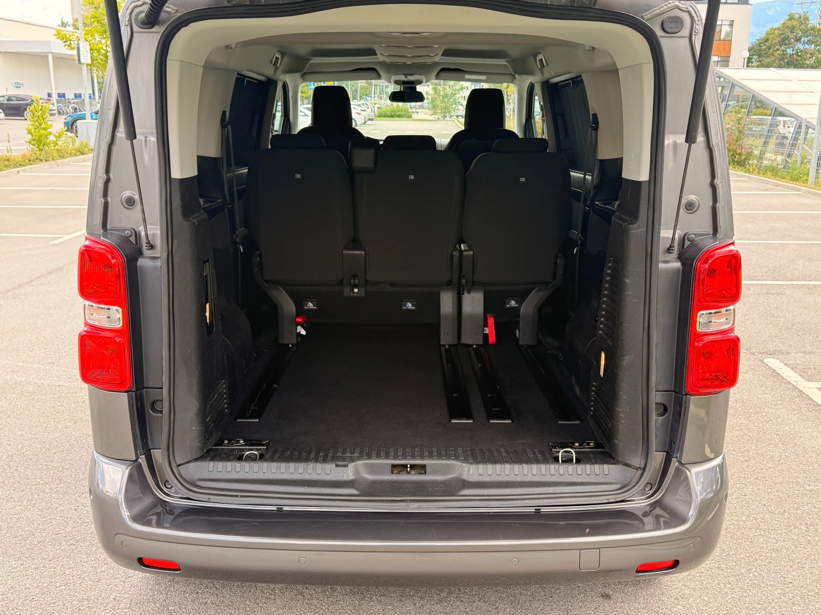 Peugeot Traveller 2.0 HDI* CARPLAY* КАМЕРА* FACELIFT* , снимка 14 - Бусове и автобуси - 55430689