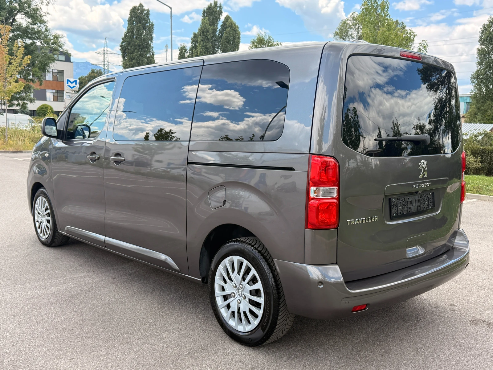 Peugeot Traveller 2.0 HDI* CARPLAY* КАМЕРА* FACELIFT* , снимка 6 - Бусове и автобуси - 55430689