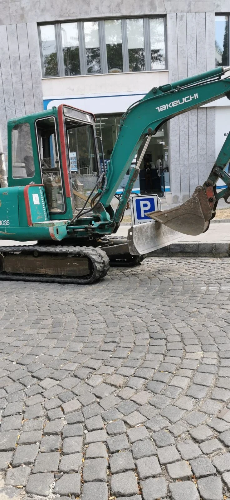 Багер Takeuchi TB035