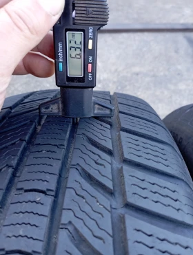 Гуми Зимни 215/60R17, снимка 9 - Гуми и джанти - 47493776