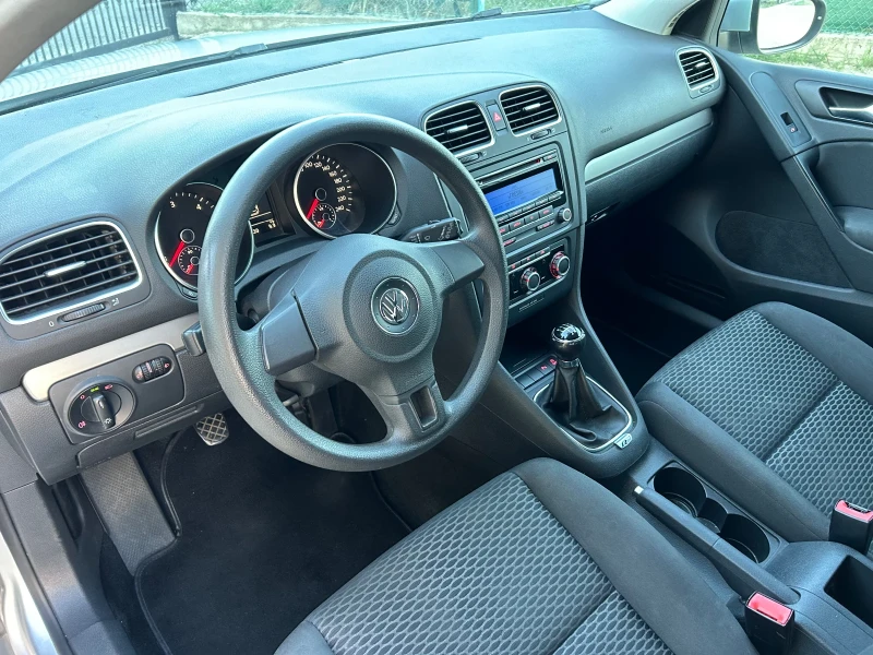 VW Golf 1.6 TDI, снимка 7 - Автомобили и джипове - 47345538