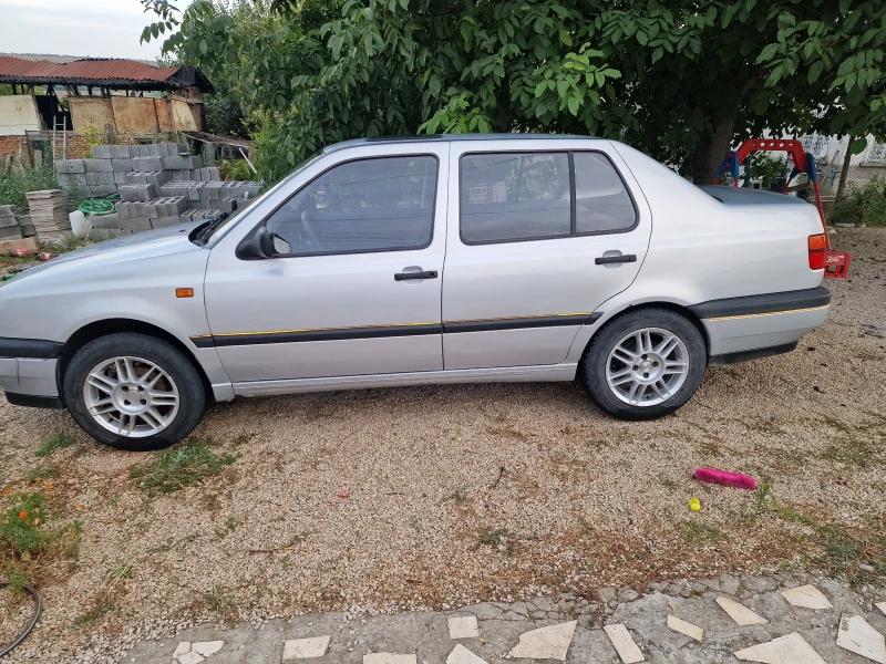 VW Vento, снимка 2 - Автомобили и джипове - 47545306