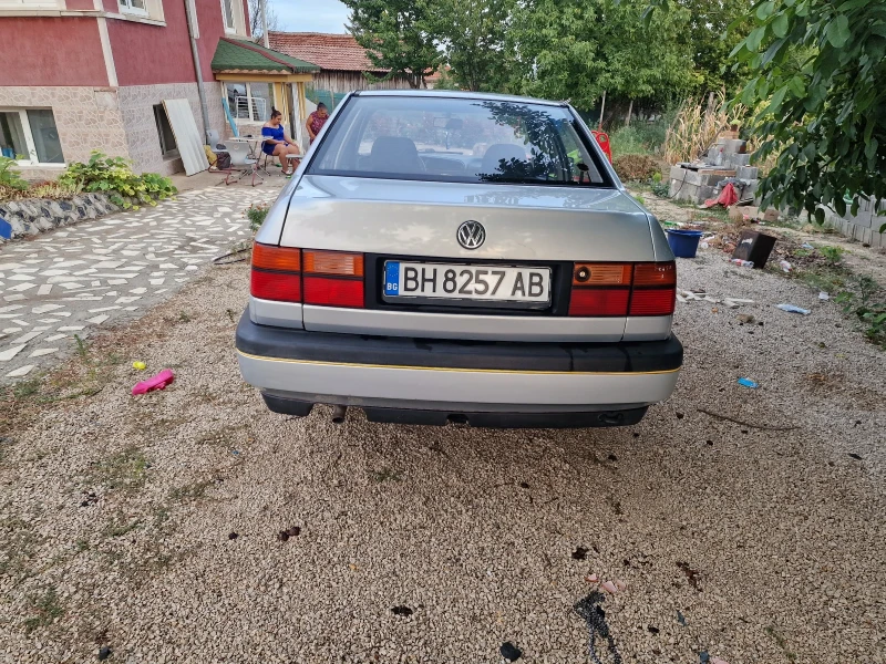 VW Vento, снимка 4 - Автомобили и джипове - 47545306