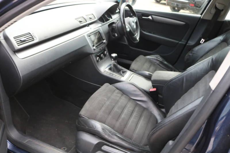 VW Passat 2.0 TDI, снимка 10 - Автомобили и джипове - 49732426