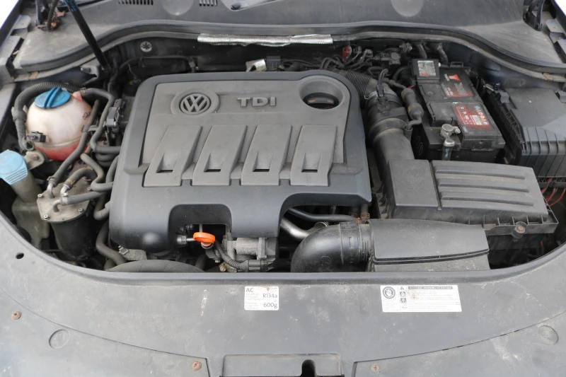 VW Passat 2.0 TDI, снимка 15 - Автомобили и джипове - 49732426