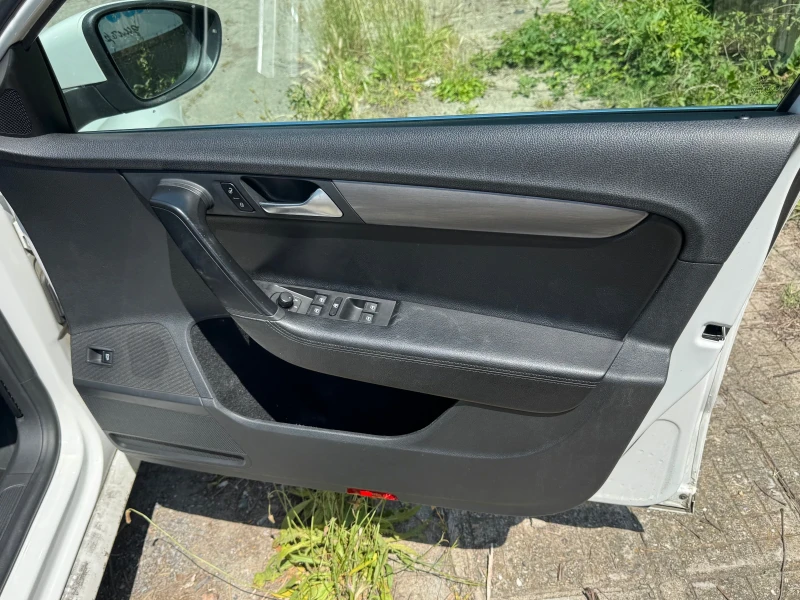 VW Passat 2.0 TDI DSG, снимка 10 - Автомобили и джипове - 51899899