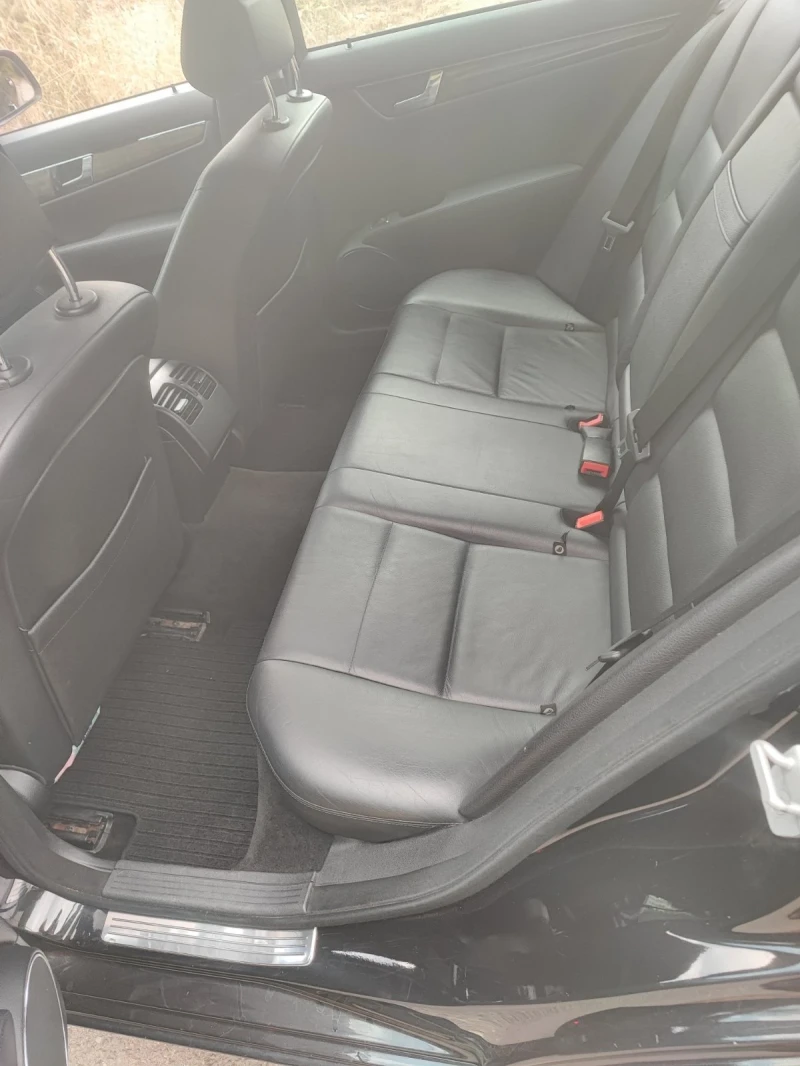 Mercedes-Benz C 220, снимка 7 - Автомобили и джипове - 51394345