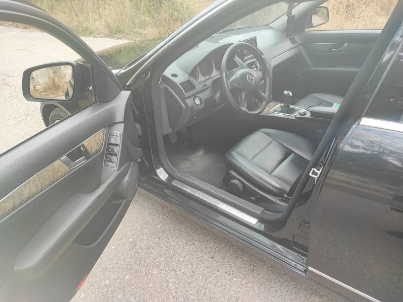 Mercedes-Benz C 220, снимка 4 - Автомобили и джипове - 51394345