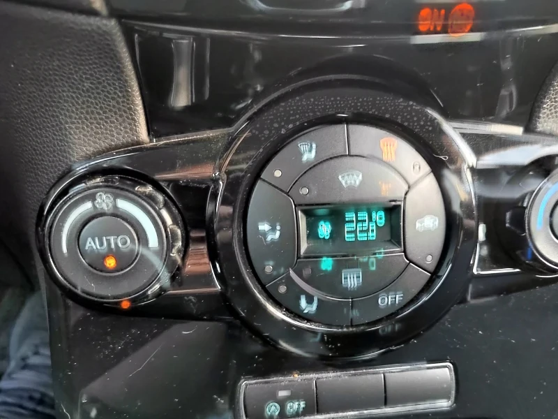 Ford Fiesta 1.5 D TITANIUM, снимка 17 - Автомобили и джипове - 52124772