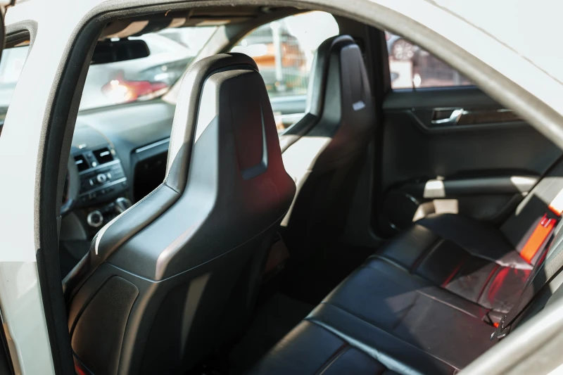 Mercedes-Benz C 63 AMG, снимка 10 - Автомобили и джипове - 52483973