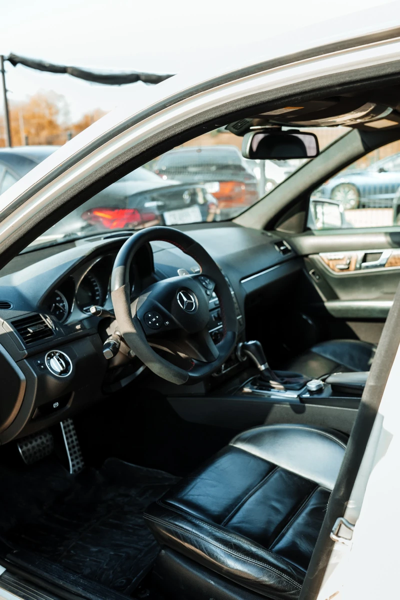 Mercedes-Benz C 63 AMG, снимка 12 - Автомобили и джипове - 52483973