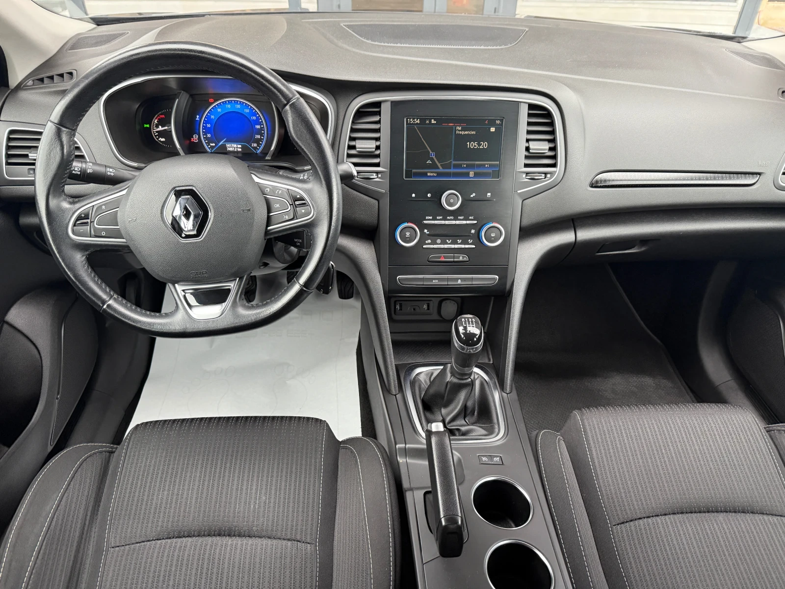 Renault Megane 1.3 TCE 4 цилиндъра!Пълсна сервизна история е рено - изображение 7