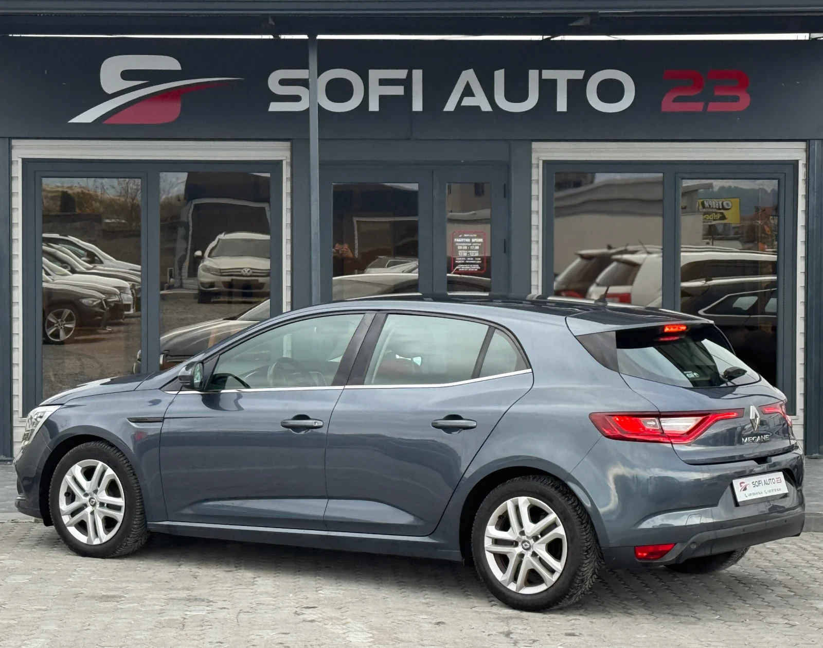 Renault Megane 1.3 TCE 4 цилиндъра!Пълсна сервизна история е рено - изображение 5