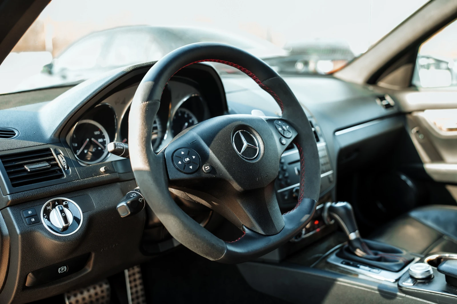 Mercedes-Benz C 63 AMG  - изображение 6