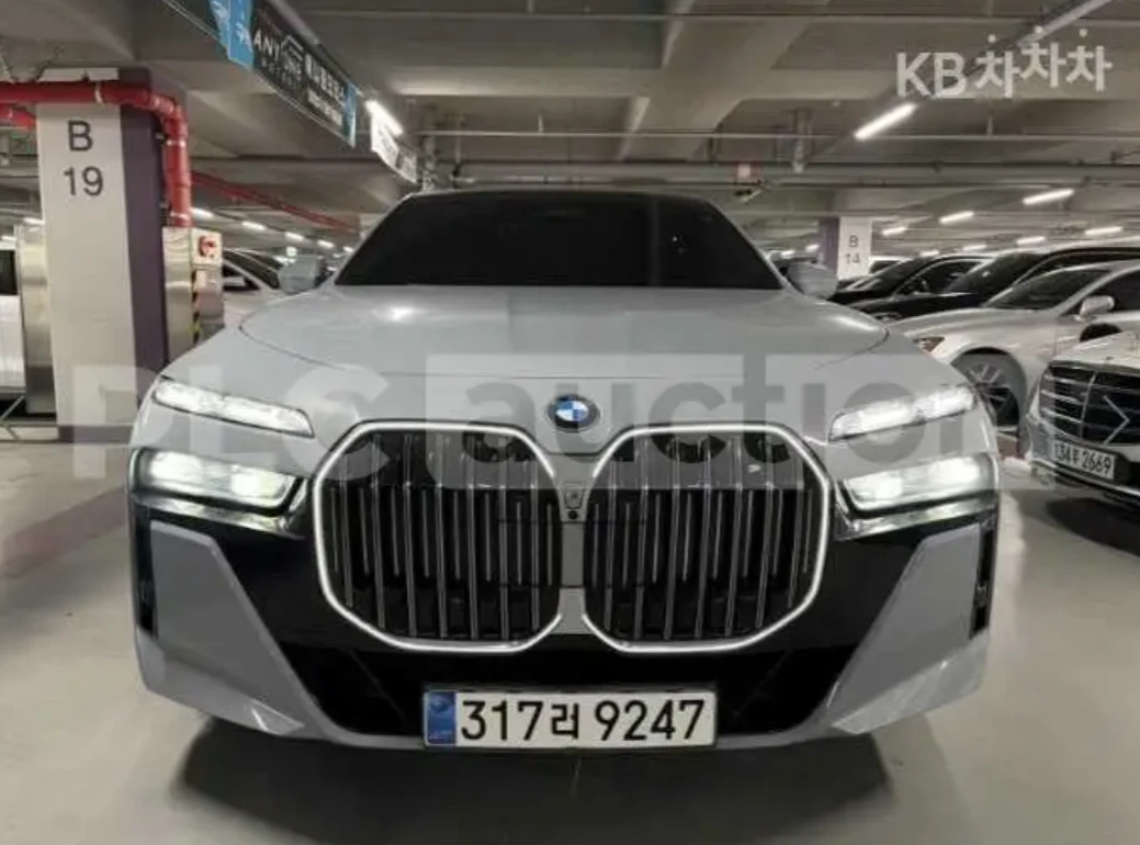 BMW 740 THEATRE SCREEN & NIGHT VISION