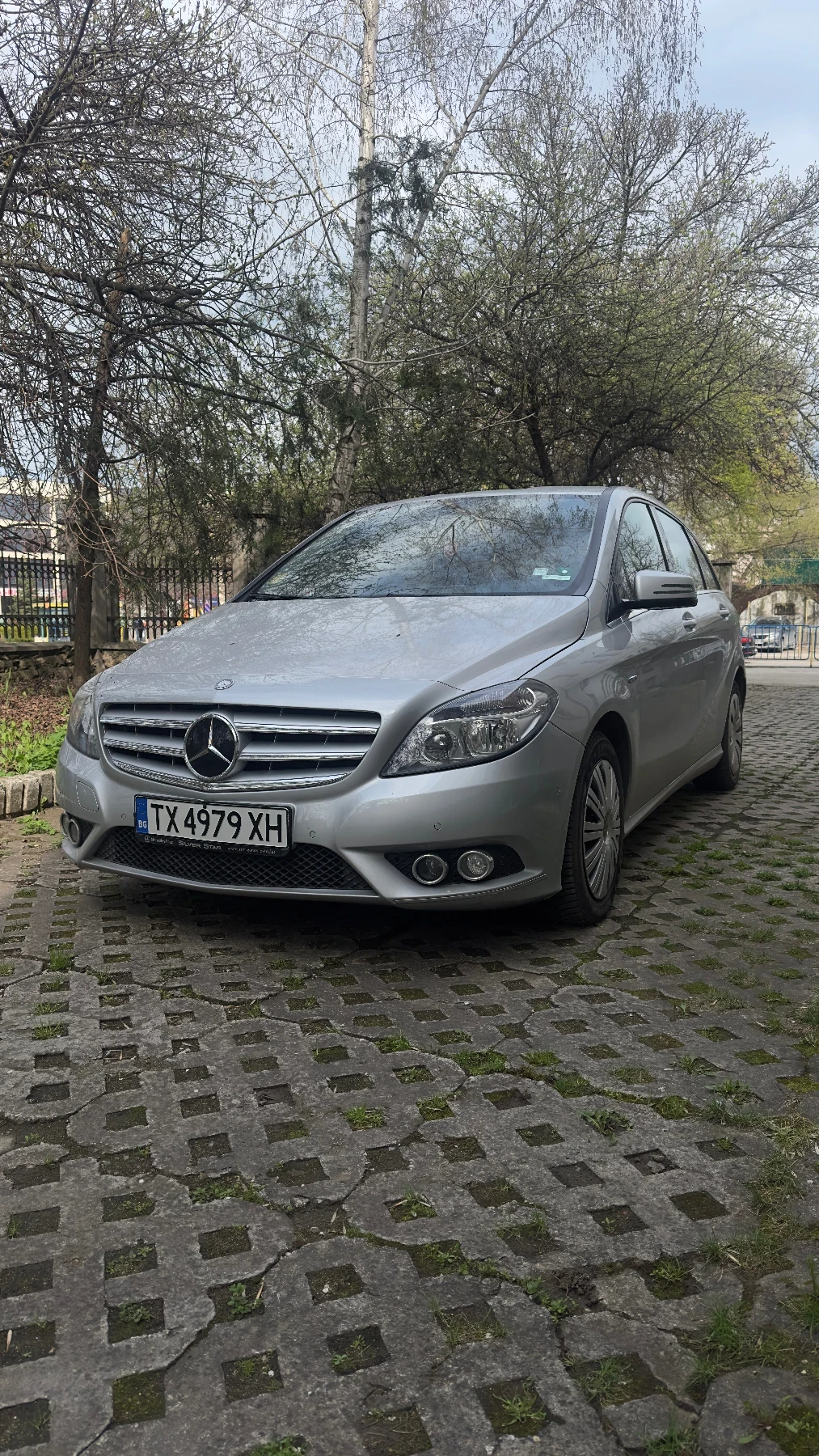Mercedes-Benz B 180