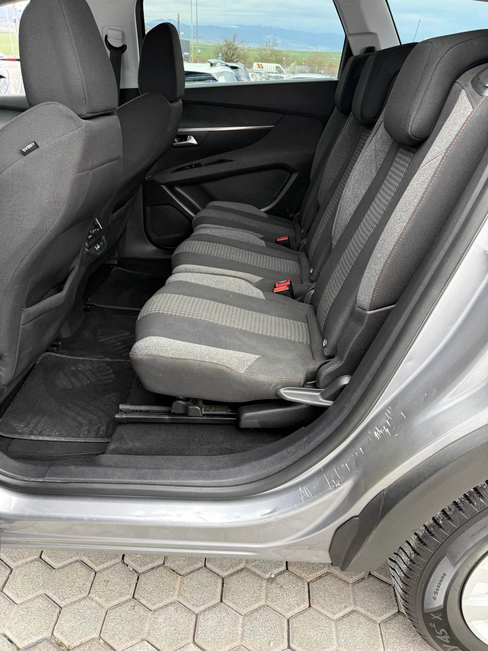 Peugeot 5008 1.6 HDI 7 Места! Пълна сервизна история!, снимка 10 - Автомобили и джипове - 54031802