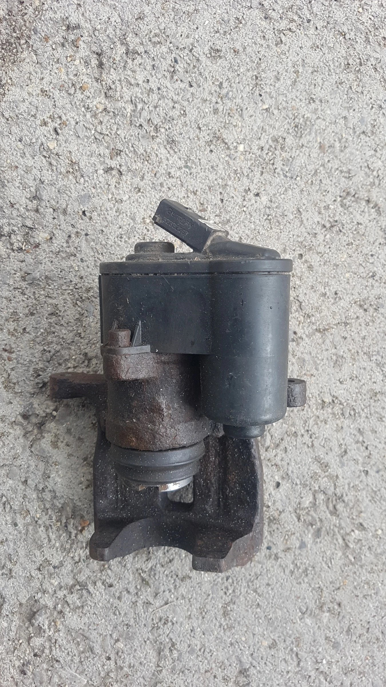 VW Passat 2.0TDI Заден десен спирачен апарат | Auto.bg — изображение 1