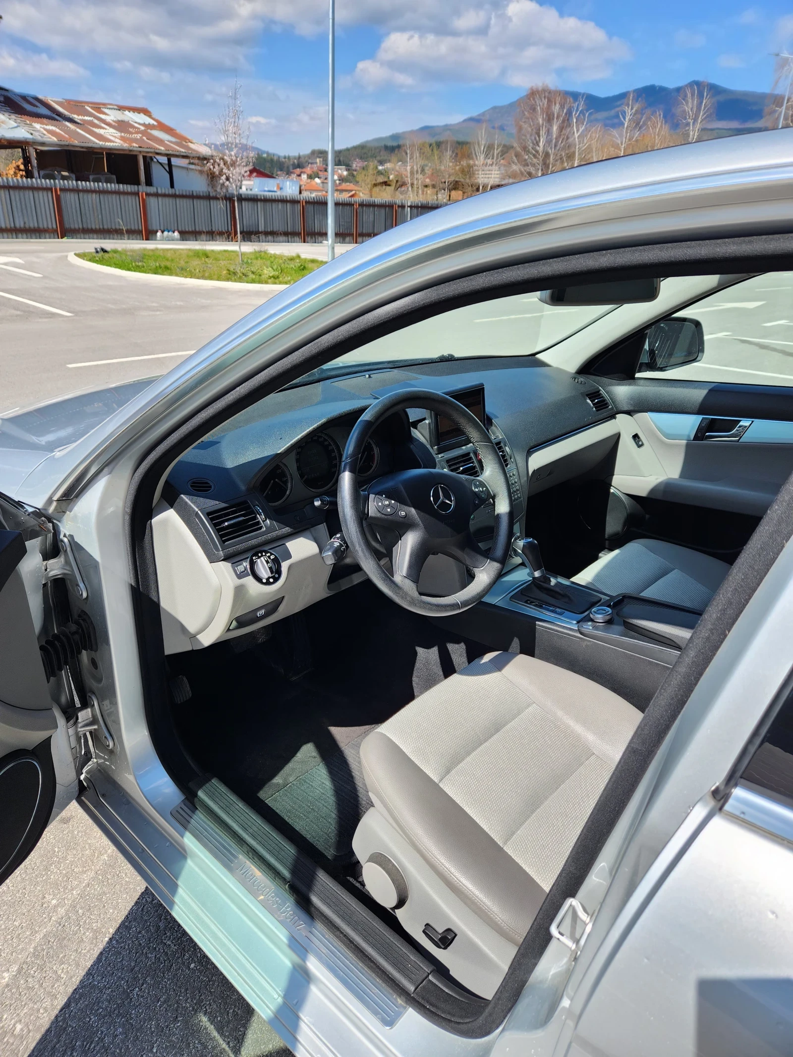 Mercedes-Benz C 220 Avantgarde, снимка 8 - Автомобили и джипове - 54159875