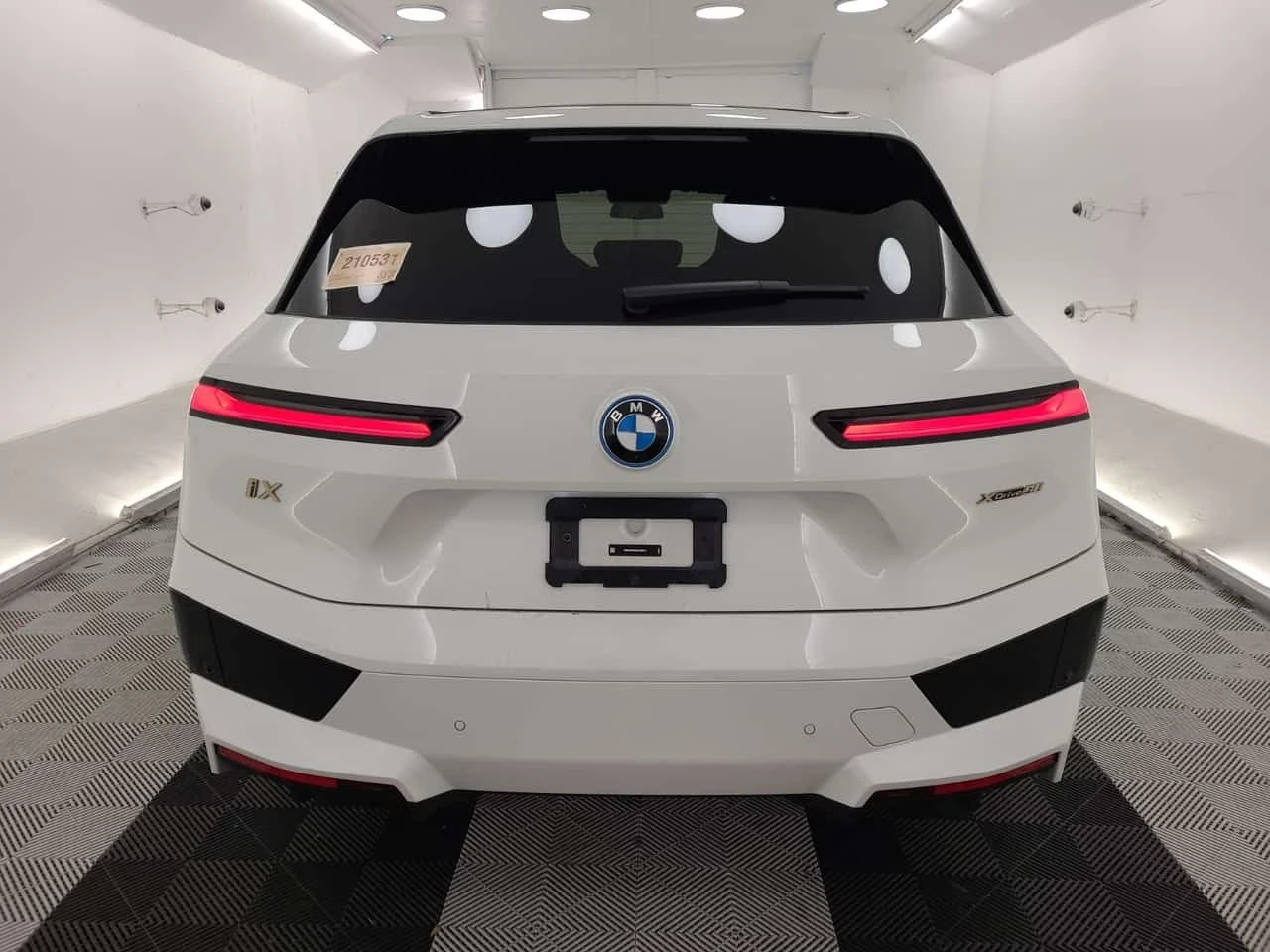 BMW iX XDRIVE50| HARMAN KARDON| HUD| 360| PANO| 2 КЛЮЧА| , снимка 5 - Автомобили и джипове - 54424082