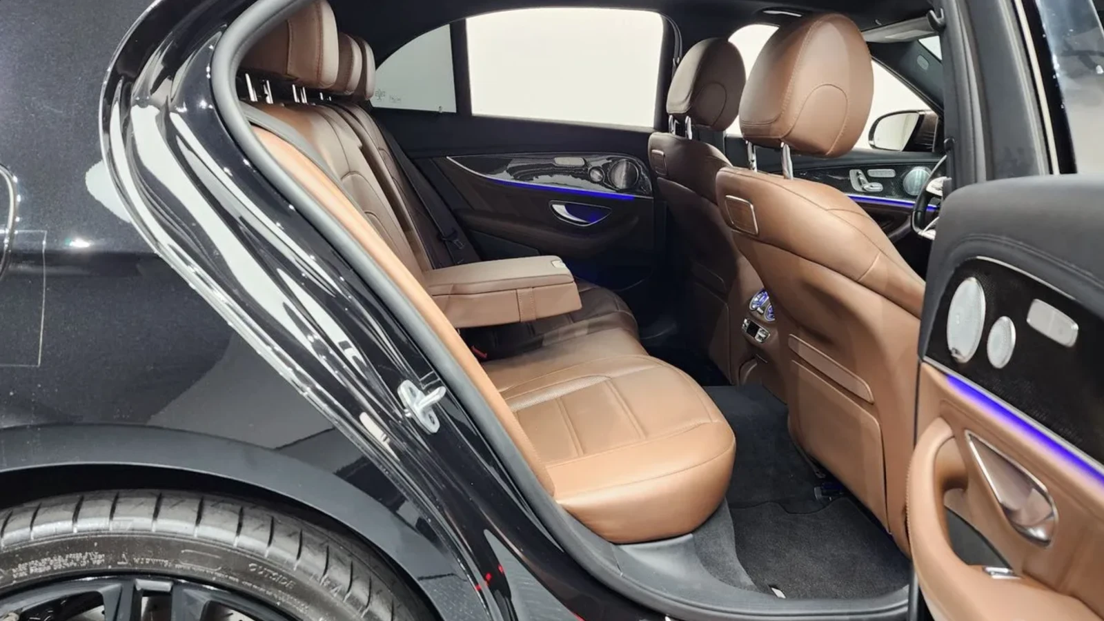 Mercedes-Benz E 63 AMG 4MATIC | BURMESTER | HEAD-UP | ДВОЙНА ПАНОРАМА, снимка 9 - Автомобили и джипове - 54591725