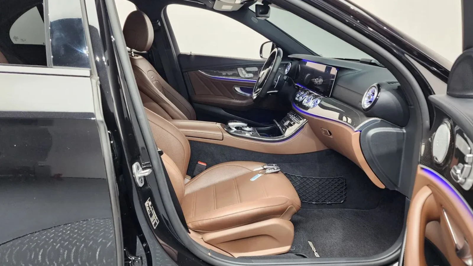 Mercedes-Benz E 63 AMG 4MATIC | BURMESTER | HEAD-UP | ДВОЙНА ПАНОРАМА, снимка 8 - Автомобили и джипове - 54591725