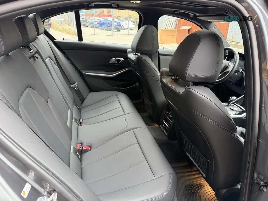 BMW 330 330i xDrive* АвтоКредит* (Цена до БГ) , снимка 10 - Автомобили и джипове - 54591543