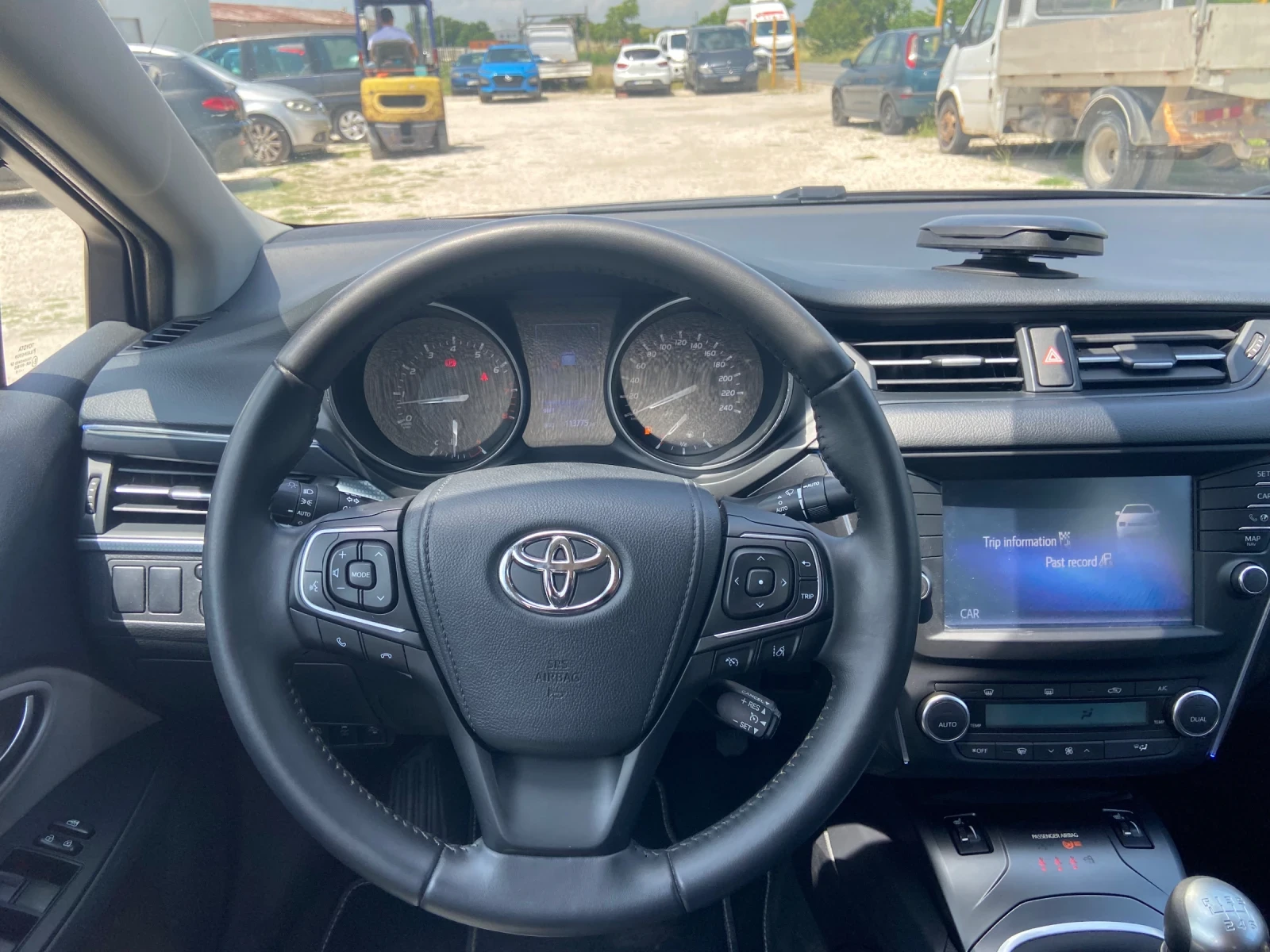 Toyota Avensis 1.8VVTI, снимка 11 - Автомобили и джипове - 54818460