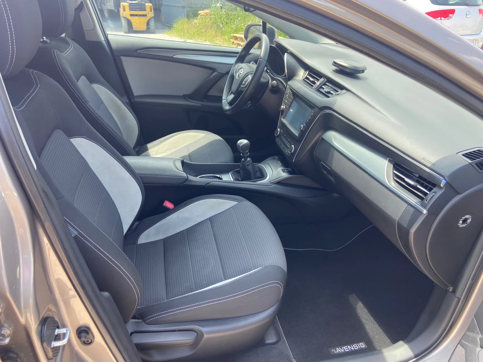 Toyota Avensis 1.8VVTI, снимка 9 - Автомобили и джипове - 54818460