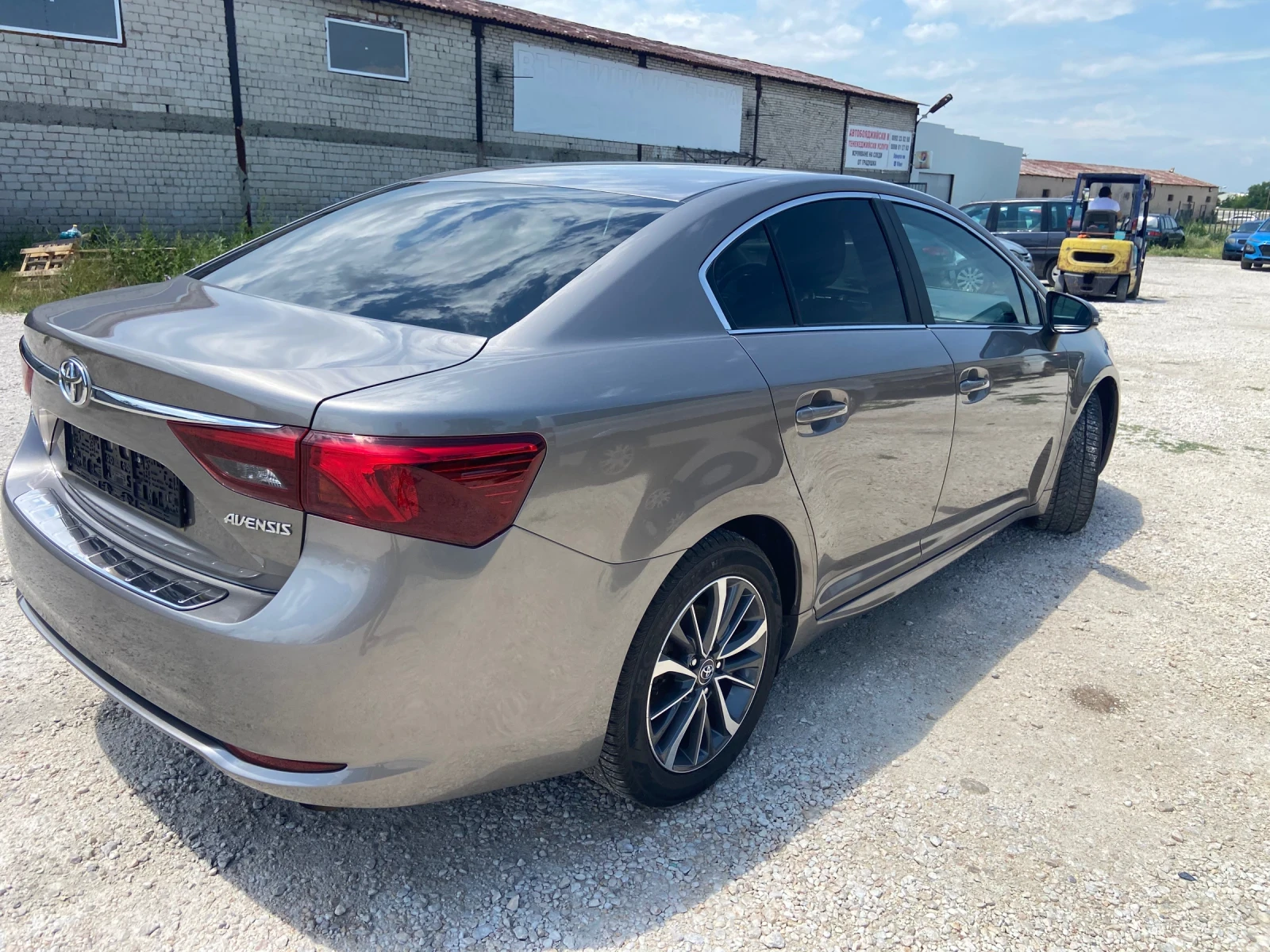 Toyota Avensis 1.8VVTI, снимка 4 - Автомобили и джипове - 54818460