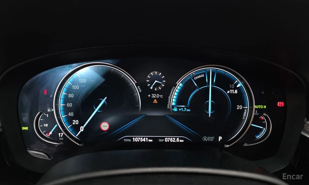 BMW 530 i xDrive M SPORT* DISTRONIC* HEAD-UP* КАМЕРА* , снимка 11 - Автомобили и джипове - 55050573