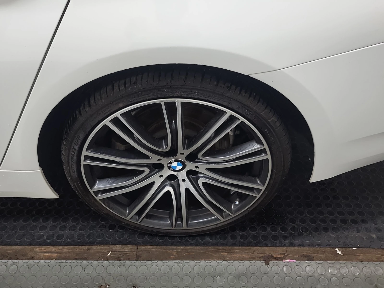BMW 530 i xDrive | CARFAX | АВТОКРЕДИТ БЕЗ ПЪРВОНАЧАЛНА , снимка 7 - Автомобили и джипове - 55852289
