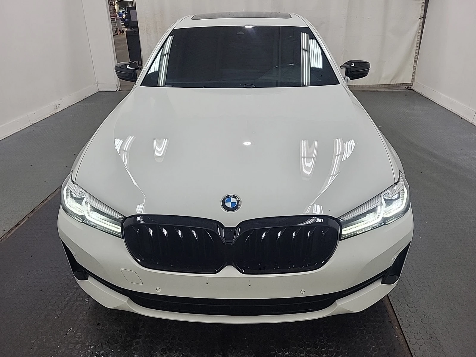 BMW 530 i xDrive | CARFAX | АВТОКРЕДИТ БЕЗ ПЪРВОНАЧАЛНА , снимка 2 - Автомобили и джипове - 55852289