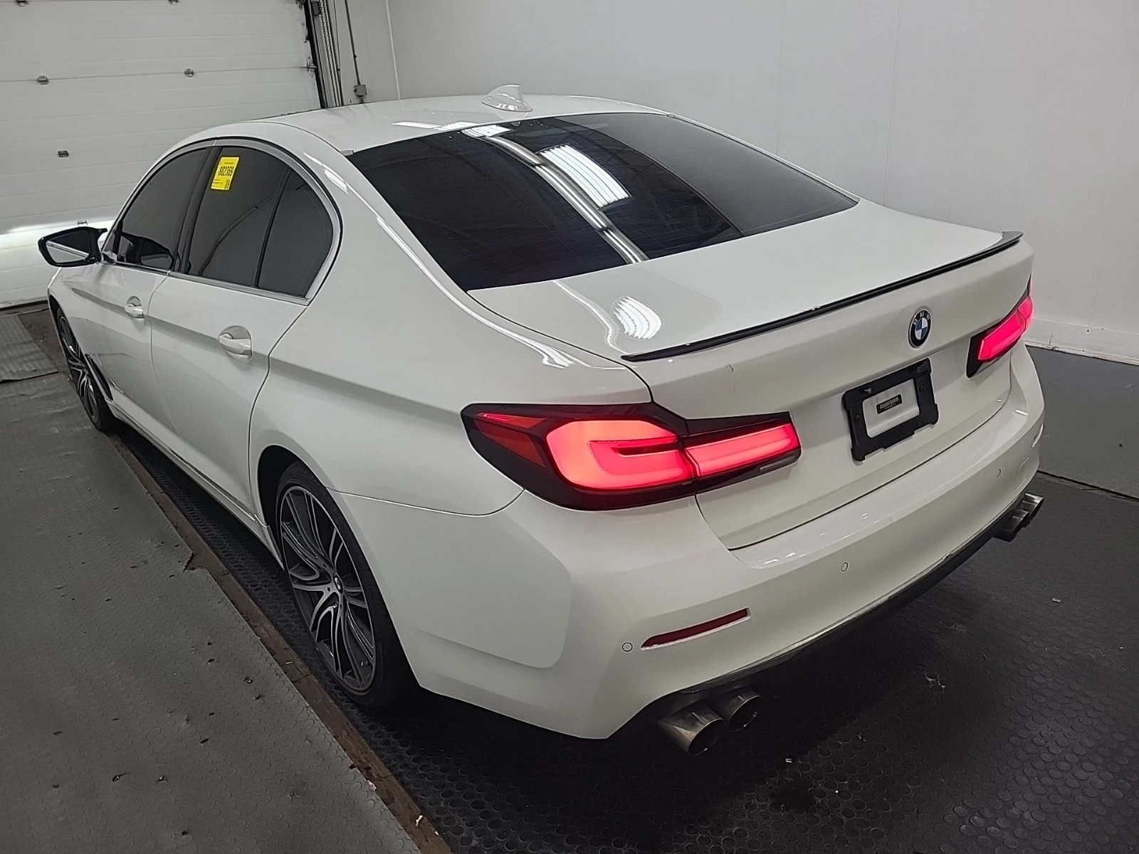 BMW 530 i xDrive | CARFAX | АВТОКРЕДИТ БЕЗ ПЪРВОНАЧАЛНА , снимка 4 - Автомобили и джипове - 55852289
