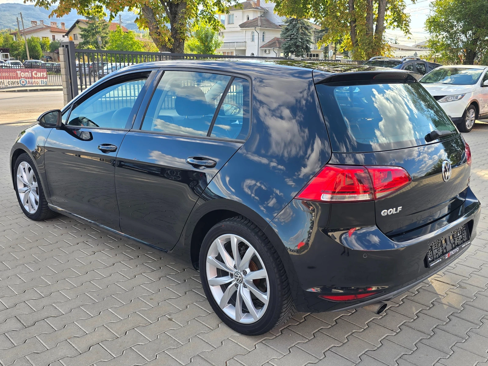 VW Golf 1.6TDI, 105к.с., Highline!, снимка 4 - Автомобили и джипове - 56136649