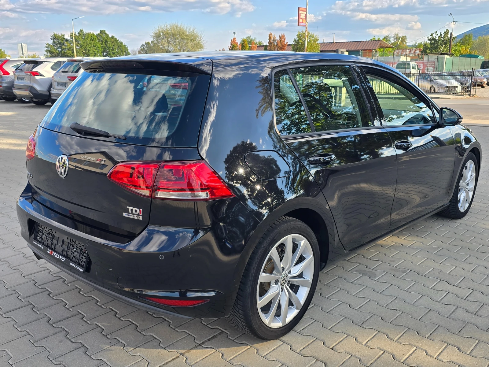 VW Golf 1.6TDI, 105к.с., Highline!, снимка 2 - Автомобили и джипове - 56136649