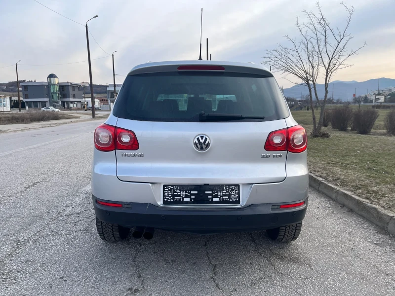 VW Tiguan 2.0 TDI 4x4 FullFull, снимка 4 - Автомобили и джипове - 49090967