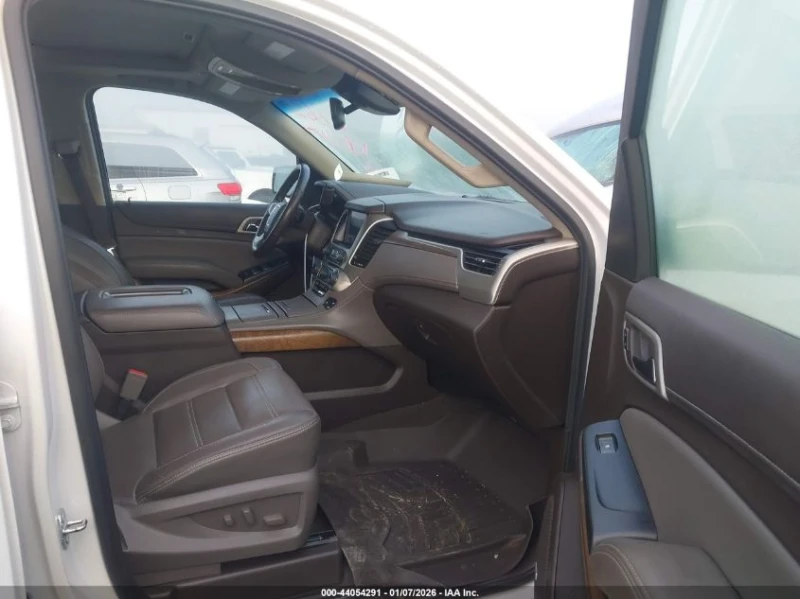 Gmc Yukon 6.2L V-8 DI, VVT, 420HP 4X2 Drive, снимка 11 - Автомобили и джипове - 53213334