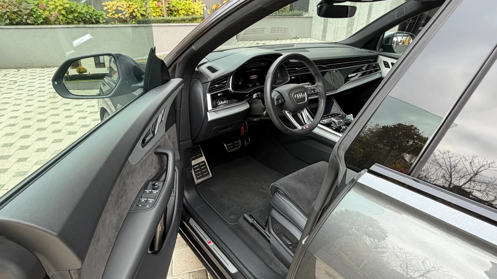 Audi Q8 Sline/69х.км/2021г/Закупена от Ауди-България ! ! ! - изображение 2