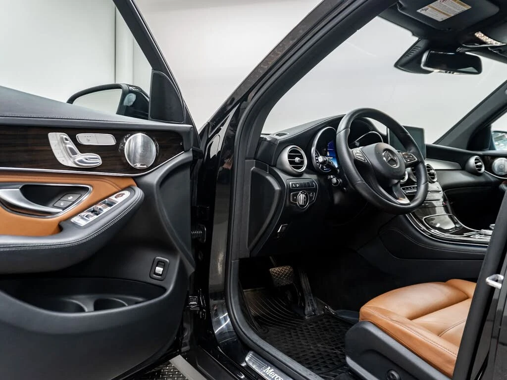 Mercedes-Benz GLC 300 4MATIC AMG Line* BURMESTER* 360* PANORAMA* , снимка 8 - Автомобили и джипове - 55663902