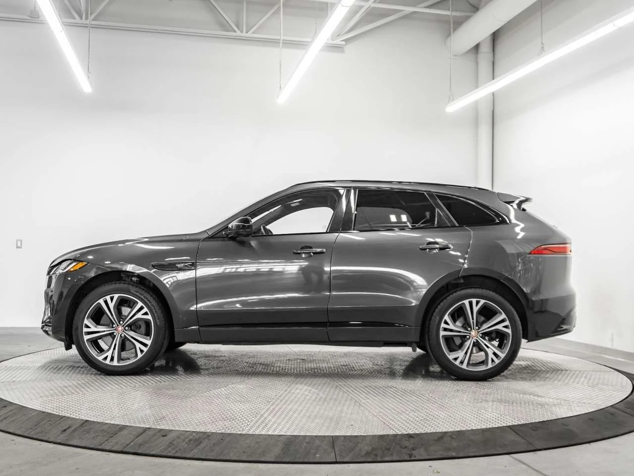 Jaguar F-PACE * * 2 SETS WHEELS INCL!* * R-DYNAMIC SE | P400 | S | Mobile.bg � ����������� 2