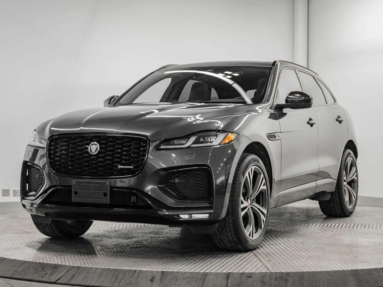 Jaguar F-PACE * * 2 SETS WHEELS INCL!* * R-DYNAMIC SE | P400 | S